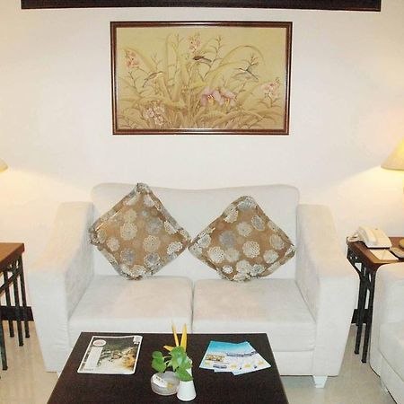 Equator Hotel Surabaya Room photo