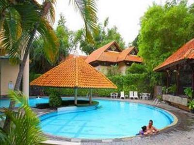 Equator Hotel Surabaya Exterior photo