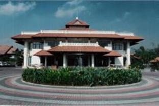Equator Hotel Surabaya Exterior photo